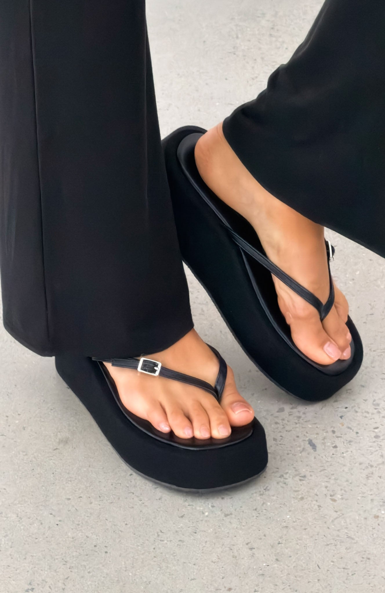 Jannali Platform Thong Sandals Black