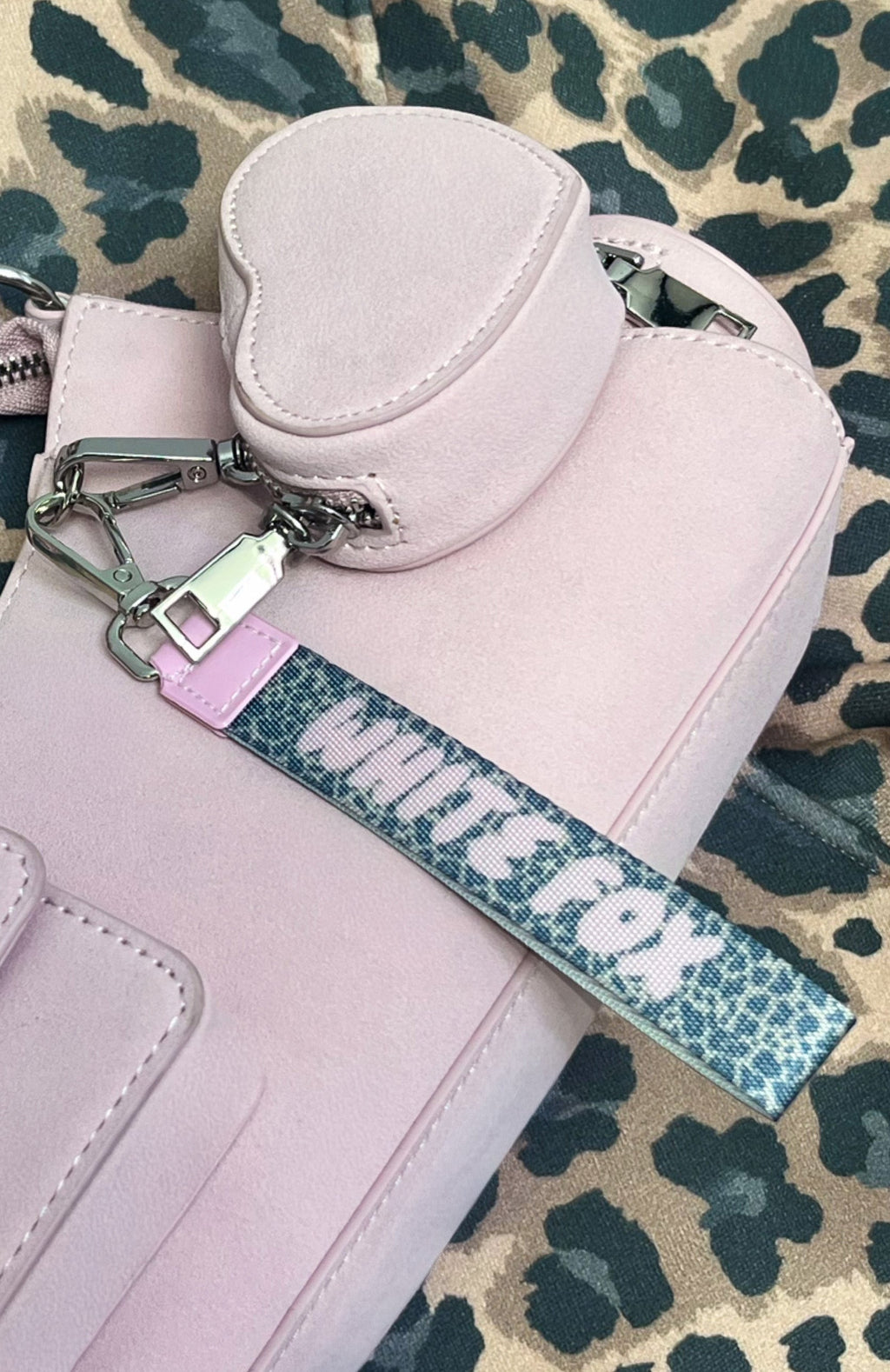 Standing Out Strap Keychain Leopard