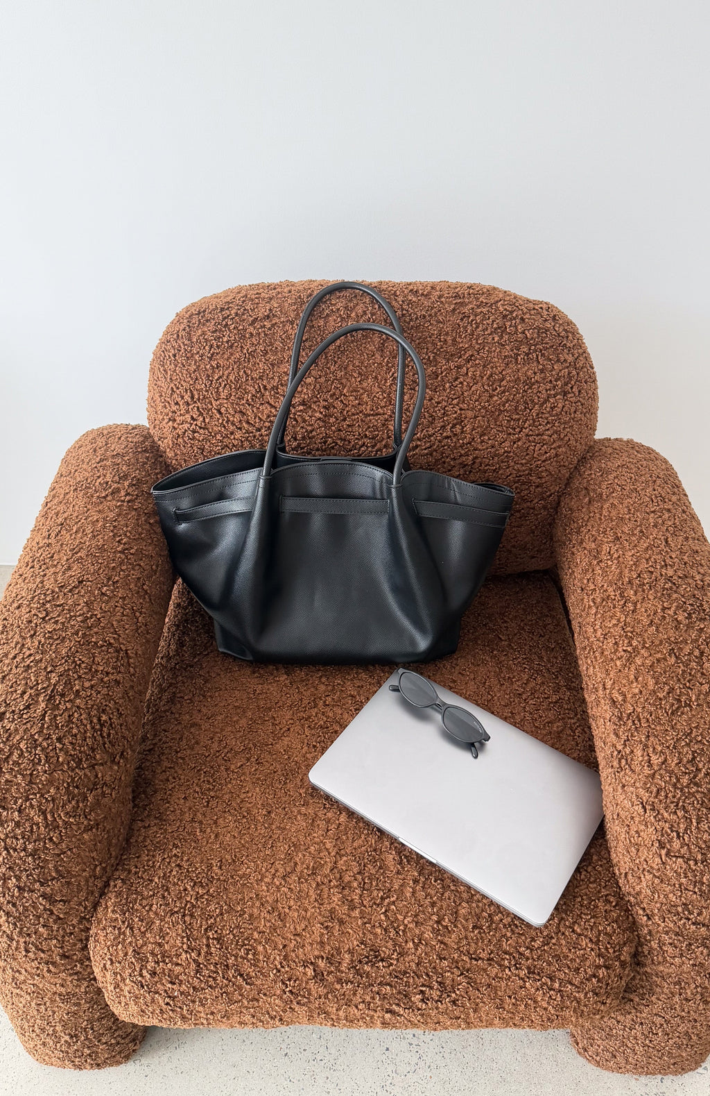 Thomas Shoulder Bag Black Pebble PU
